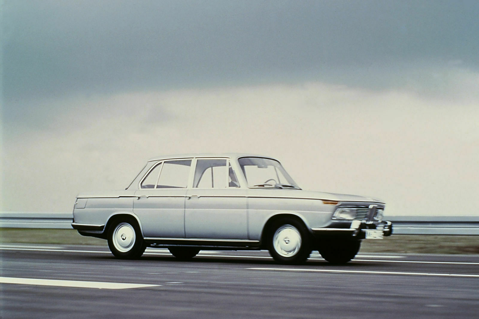 BMW 2000 (E121): Ab 1966 gab es die Neue Klasse als 2000er-Modell mit Vierzylinder