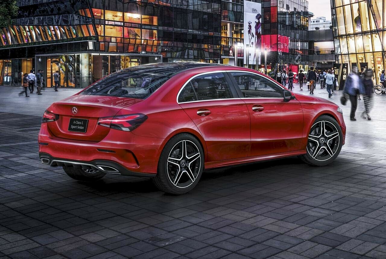 Sechs Zentimeter mehr misst die A-Klasse L Limousine Z177 zwischen den Achsen als das Steilheck W177