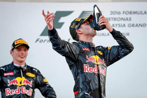 Schampus aus dem Schuh: Red Bull findet langsam wieder zu alter Stärke zurück. In der Konstrukteurs-WM belegt das Team den zweiten Platz hinter Mercedes