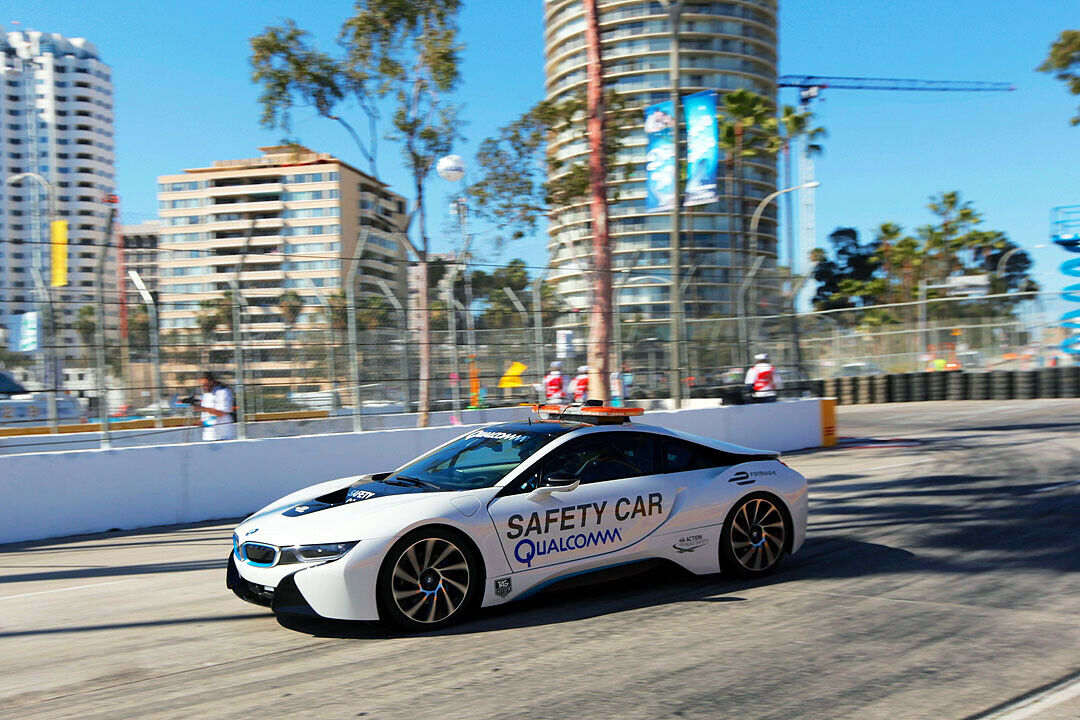 Wenn das Rennen unterbrochen wurde, fuhr ein BMW i8 als Safety Car voraus