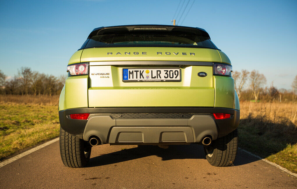 Die Heckleuchten des Range Rover Evoque ziehen sich um die Ecken herum