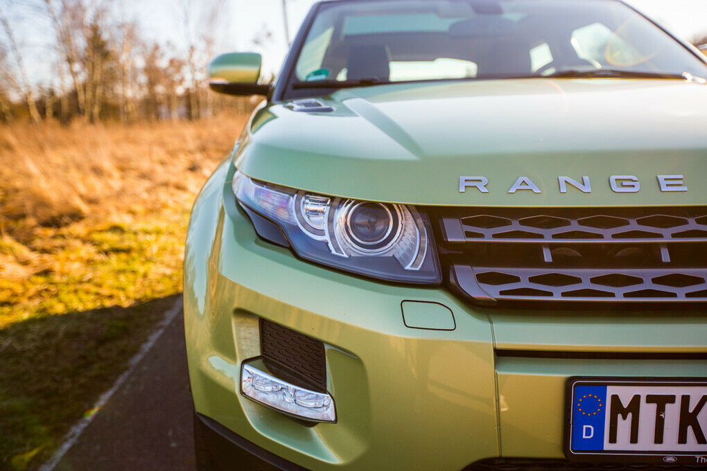 Der Kühlergrill des Range Rover Evoque ist mit einem Wabenmuster verziert