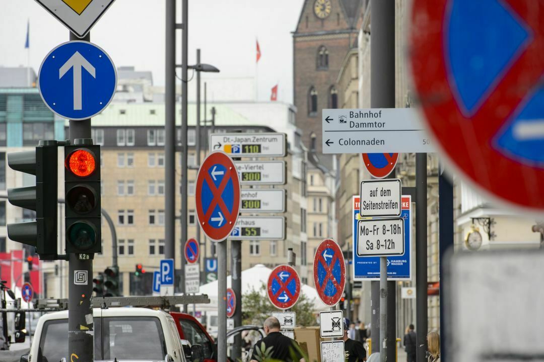 Ein Schilderwald in Hamburg