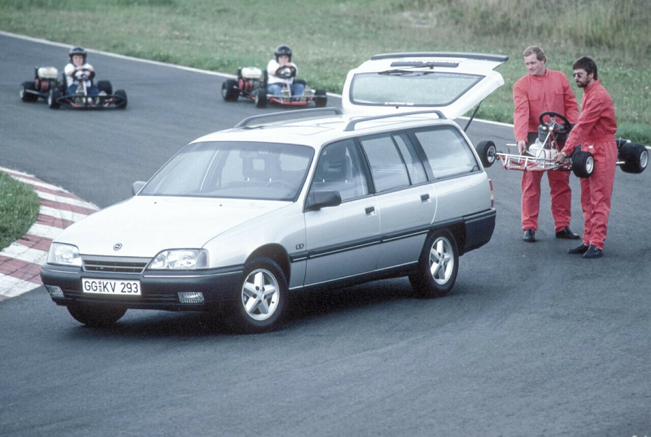 Großer Vorteil für Opel: Anders als Ford beim Scorpio, hatte GM früh einen Kombi im Angebot