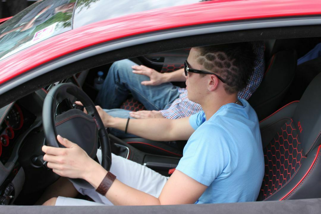 Die GTI-Waben im Haar passen zum Polster