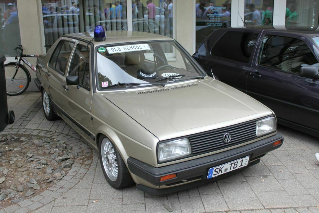 Oldschool-Polizei: Dezent modifizierte Klassiker stechen angenehm aus der Menge heraus