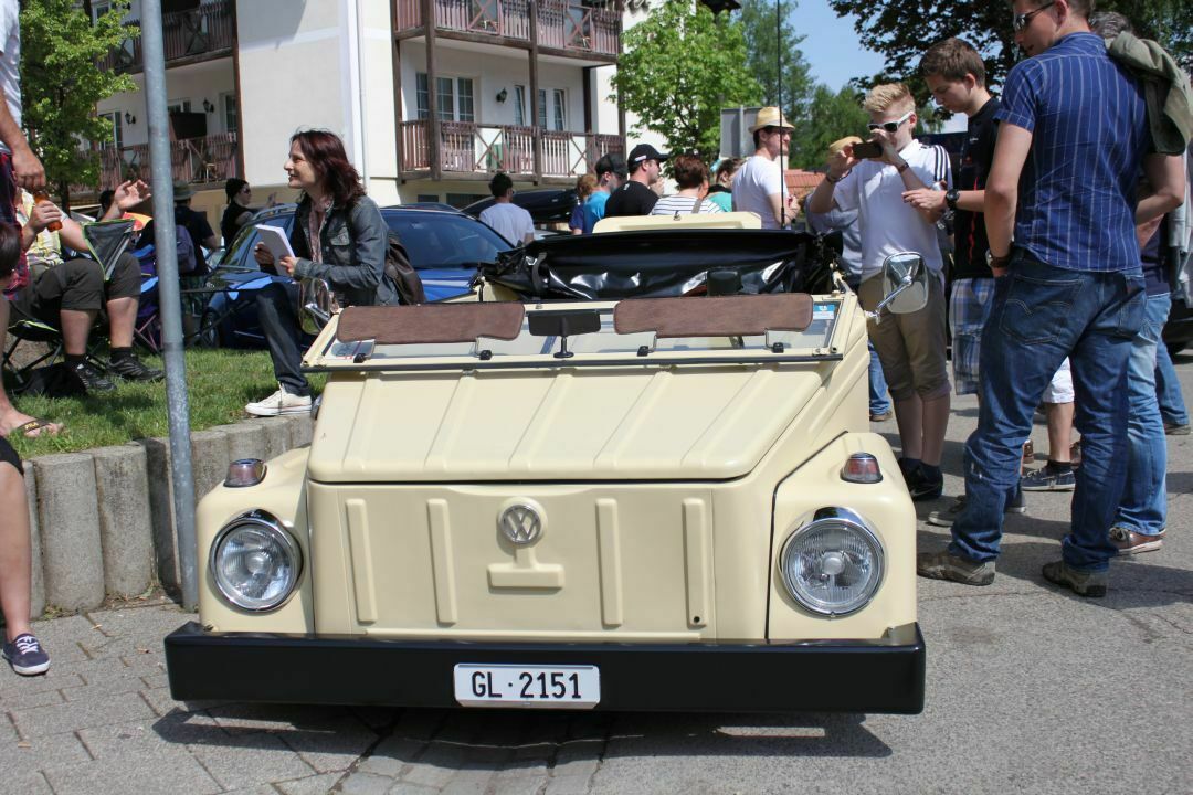Tiefergelegter VW Kübel mit veredeltem Motor