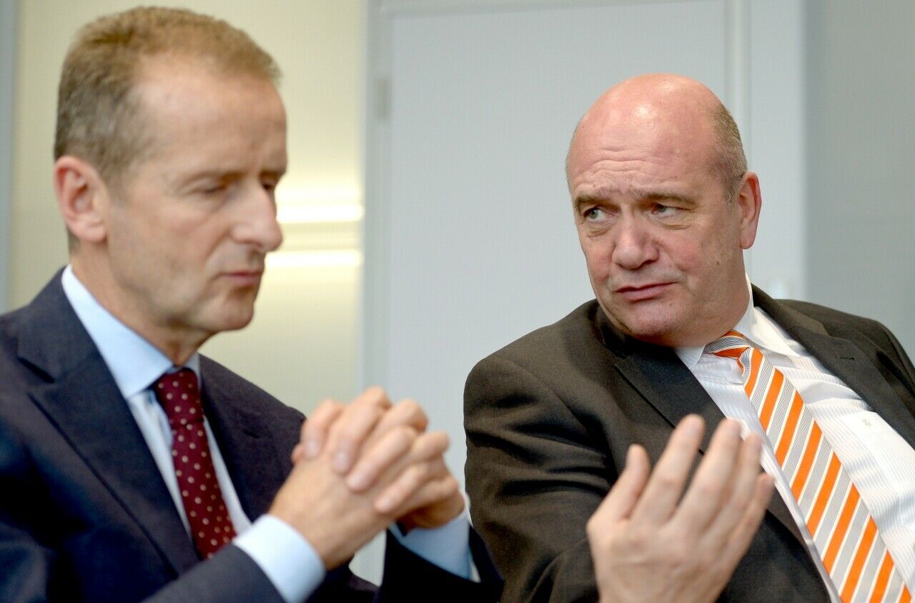 Im Winter flogen zwischen dem VW-Markenvorstand Herbert Diess (l.) und Betriebsratschef Bernd Osterloh die Fetzen, nun herrscht Einigkeit: Die Sparmaßnahmen wirken