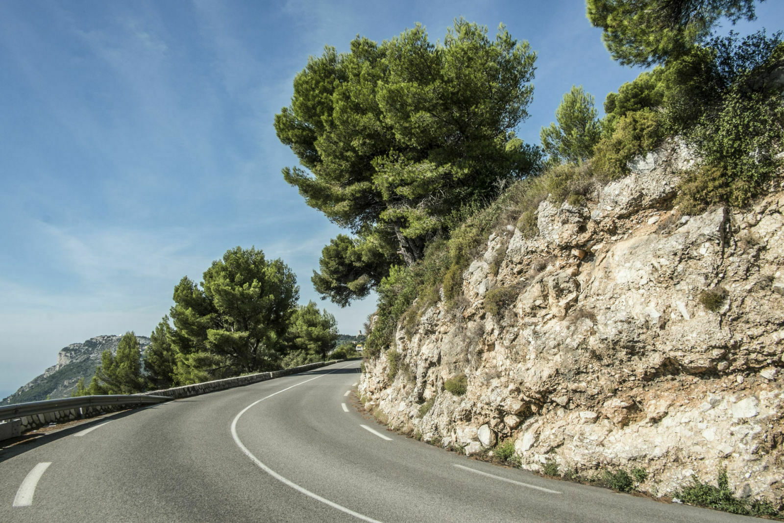 In die Sonne, in die Ferne: Die Autoren fuhren mehr als 1.000 Kilometer, von Paris bis Menton