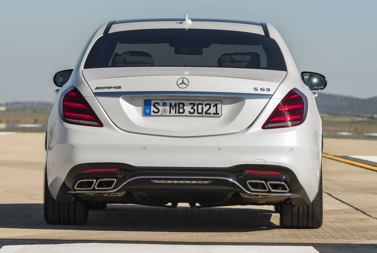 Neue Schürze, neue Rückleuchten: Auch am Heck spart sich Daimler optische Extremmaßnahmen