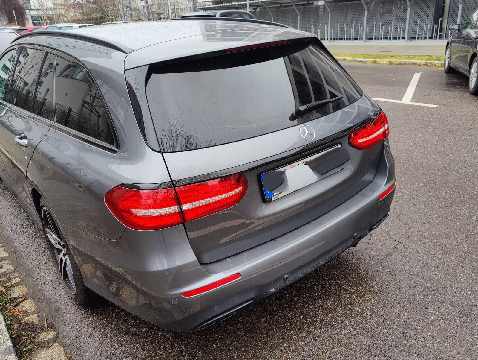 Die Sache mit der elenden Chromleiste am Heck des S213 (T-Modell)
