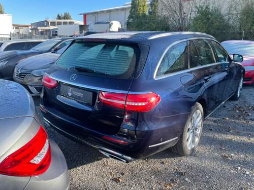 W213 T-Modell in Canvasitblau-Metallic 1