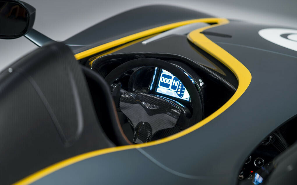 Blick ins Cockpit des Aston Martin CC100 Speedster