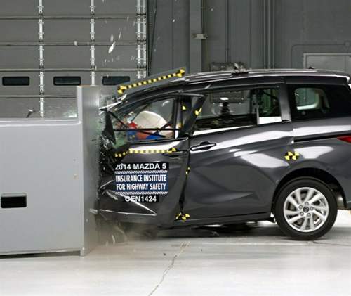 Bei dem Mazda5 gingen während des Crashs die Türen auf und die Fahrgastzelle wurde beschädigt