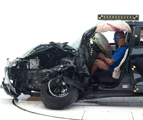 Der Nissan Juke wurde bei dem Crash völlig zerstört