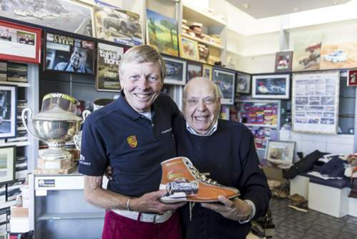 Targa-Gewinner "Gijs“ van Lennep und Ciccio in seinem Laden auf Sizilien