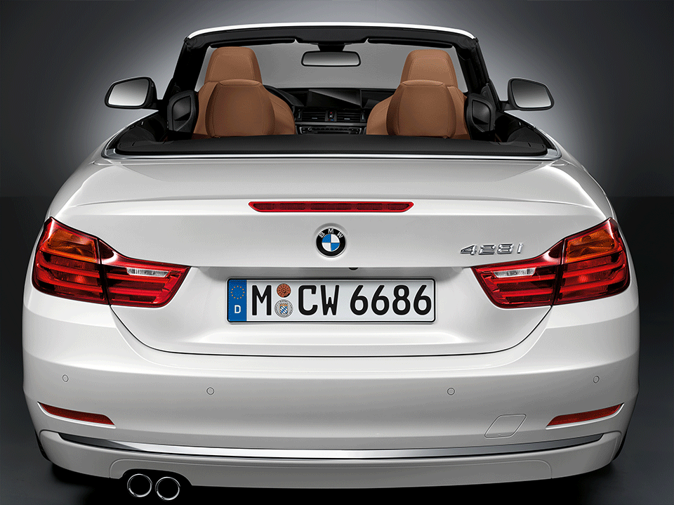 Bis das Dach im Kofferraum verschwunden ist, vergehen beim BMW 4er Cabrio etwas mehr als 20 Sekunden