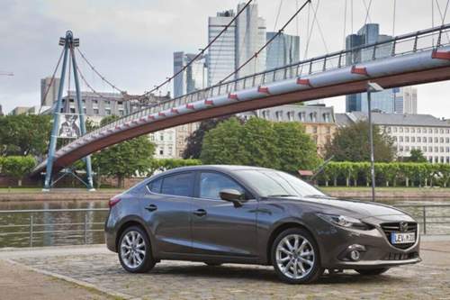 Der Mazda3 fährt auf eigener Achse zur IAA. Start: Mazda-Werk in Hiroshima