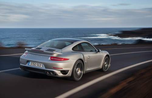 Der derzeit schnellste Elfer. Im Porsche 911 Turbo lenkt die Hinterachse mit