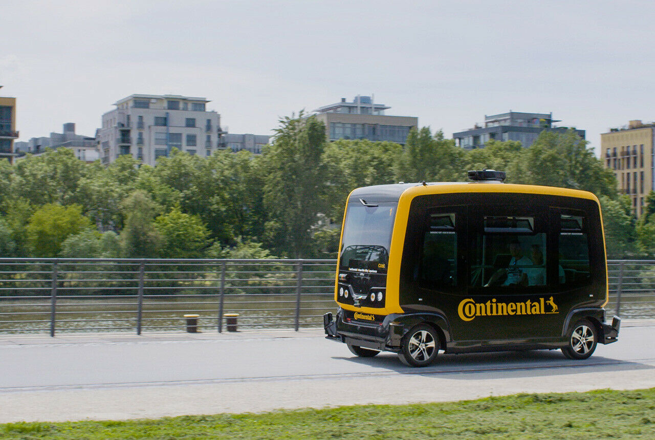 Der Continental Cube soll ein autonomes Taxi für die Ballungsräume der Zukunft werden. Wie der Sedric von Volkswagen ist er ein Würfel, nur schnörkelloser