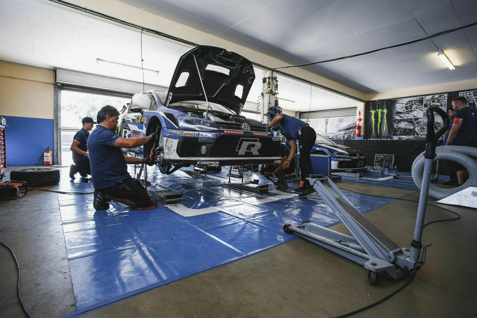 Abseits der Rallycross-WM ist Volkswagen vor allem im Kundensport aktiv. Man bietet den Golf als Tourenwagen und den aktuellen Polo als Rallye-Fahrzeug (R5)