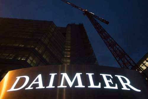 Daimler verneint die Vorwürfe einer möglichen Abgasmanipulation. Man werde mit den US-Behörden zusammenarbeiten, teilte der Hersteller mit
