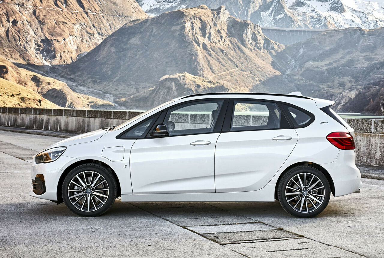Beim Plug-in-Hybrid 225xe iPerformance kombiniert BMW wie gehabt einen 1,5-Liter-Dreizylinder mit einem Elektromotor