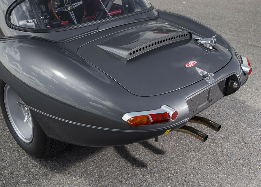 E-Type-Besitzer kennen das: Nie passen die Rückleuchten. Jaguar ließ neue Gehäuse fräsen