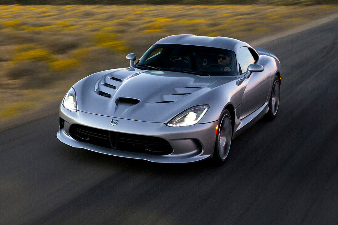 Aus für die Viper: Die Viper ist das Serienfahrzeug mit dem drehmomentstärksten Saugmotor. Der 8,4-Liter-V10 bringt es auf 654 PS und 814 Newtonmetern Drehmoment