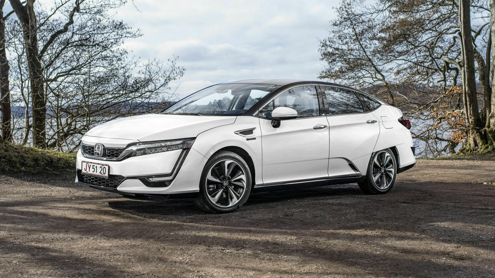 Futuristische Limousine: Honda Clarity Fuel Cell mit Wasserstoffantrieb