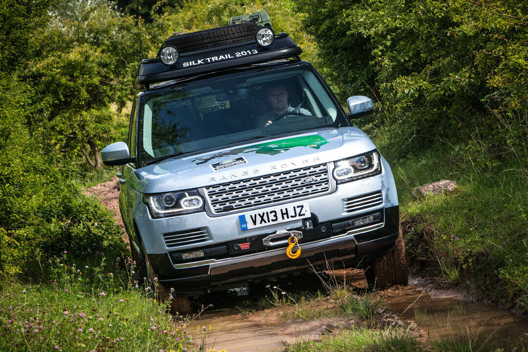 Land Rover stattet sein Flaggschiff Range Rover erstmals mit Hybridantrieb aus