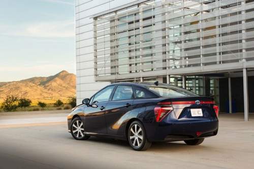 Toyota Mirai: Hinter diesem Heck schnüffelt man keine Schadstoffe