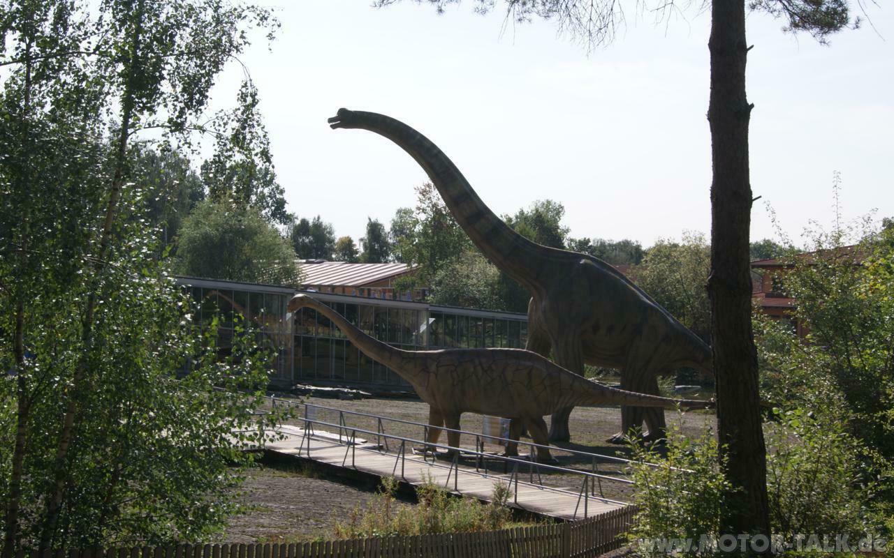 DIES & DAS: Walking With Dinosaurs