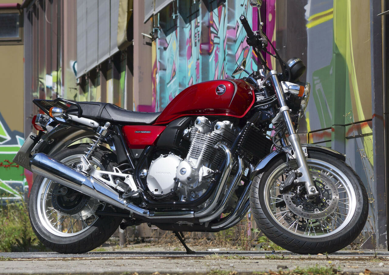 Bei Honda sterben eine Sportlerin, eine kleine Enduro und das sympathische Nostalgie-Bike CB 1100 EX (11.990)
