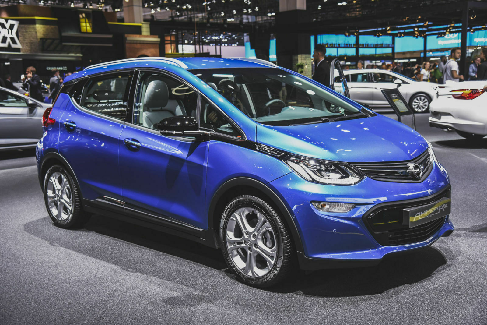 Der Opel Ampera-e steht auf der IAA, aber noch in kaum einem Opel-Autohaus: Frühestens 2018 soll die Verfügbarkeit in Deutschland besser werden