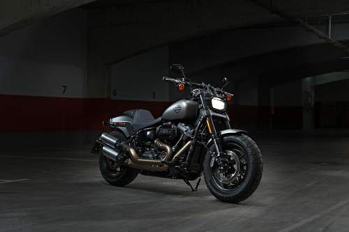 Das Fahrwerk der Fat Bob ist eher komfortorientiert als überstraff ausgelegt