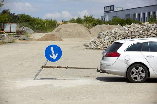 Neuer Versuchsaufbau: Wir ziehen das Schild. Hier zeigen sich die Qualitäten des Feder-Elements