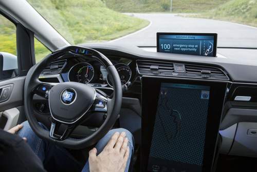 Wenn der Fahrer abgelenkt ist, stoppt der Prototyp an sicherer Stelle automatisch