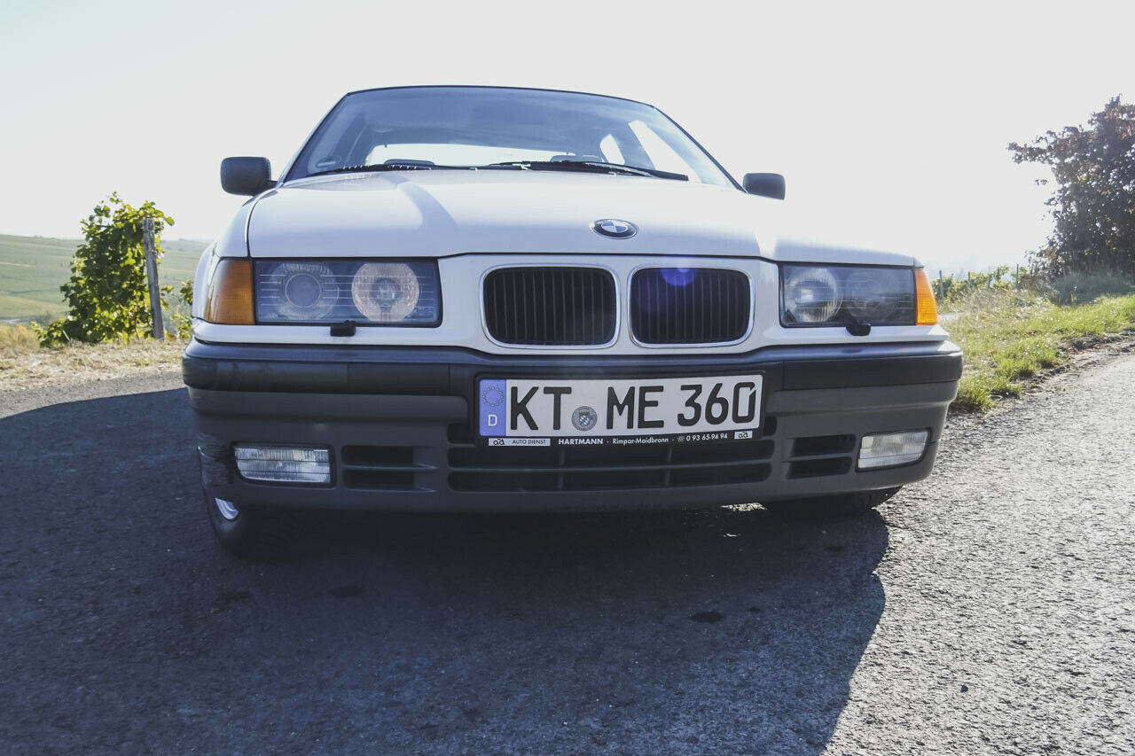 Beim E36 steckten die Frontscheinwerfer zum erste Mal hinter einer Glasfassade