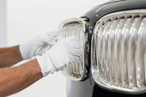 Die Niere des BMW 760Li Sterling ist versilbert