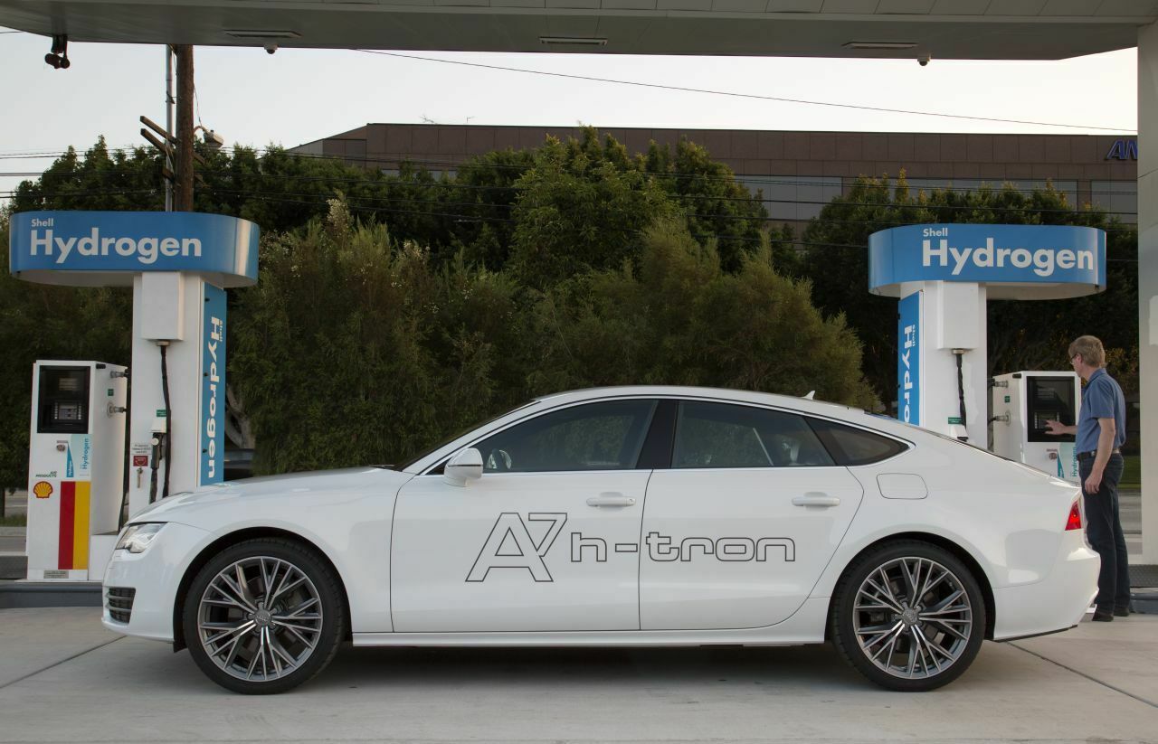 Audi A7 h-tron quattro: Audi stellt mit dem A7 h-tron quattro einen Prototypen hin, dem eigentlich nichts fehlt - außer einer Perspektive. Denn bis die Technik in Serie geht, ist diese A7-Generation längst altes Eisen