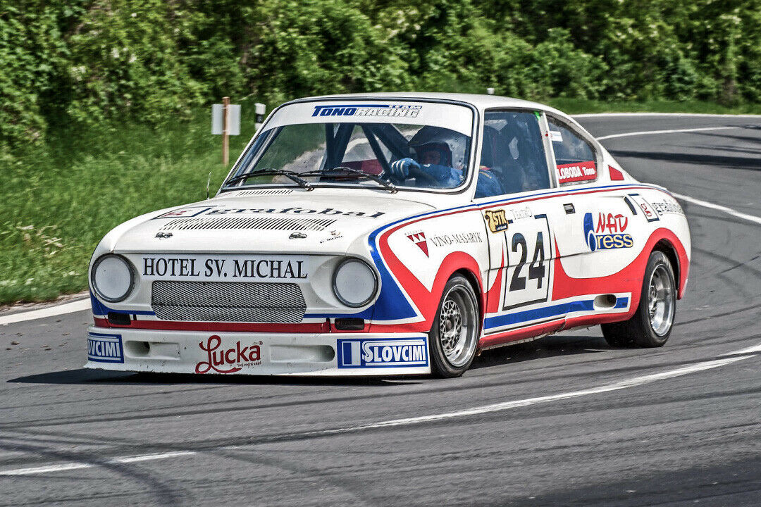 Das Vorbild für den R200 ist die Rallye-Legende Skoda 130 RS