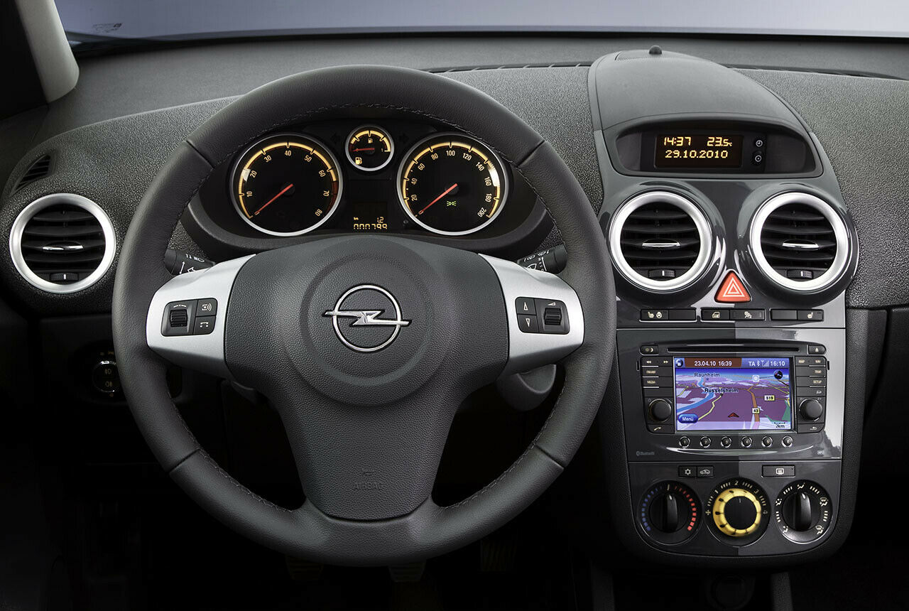 Kein Highlight des Corsa D: Gestaltung und Materialqualität im Innenraum
