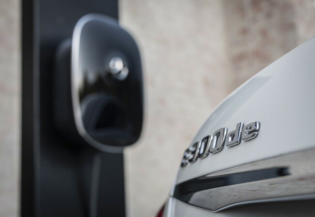 Die aufladbare Batterie hat eine Kapazität von 13,5 KWh