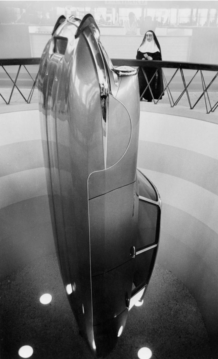 Eine Skulptur: Citroën DS auf dem Pariser Salon 1962