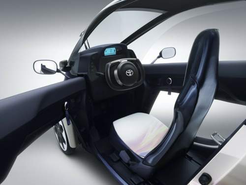 Radio, Bluetooth und ein Dach über dem Kopf: im i-Road soll man die Vorteile eines Autos genießen können.