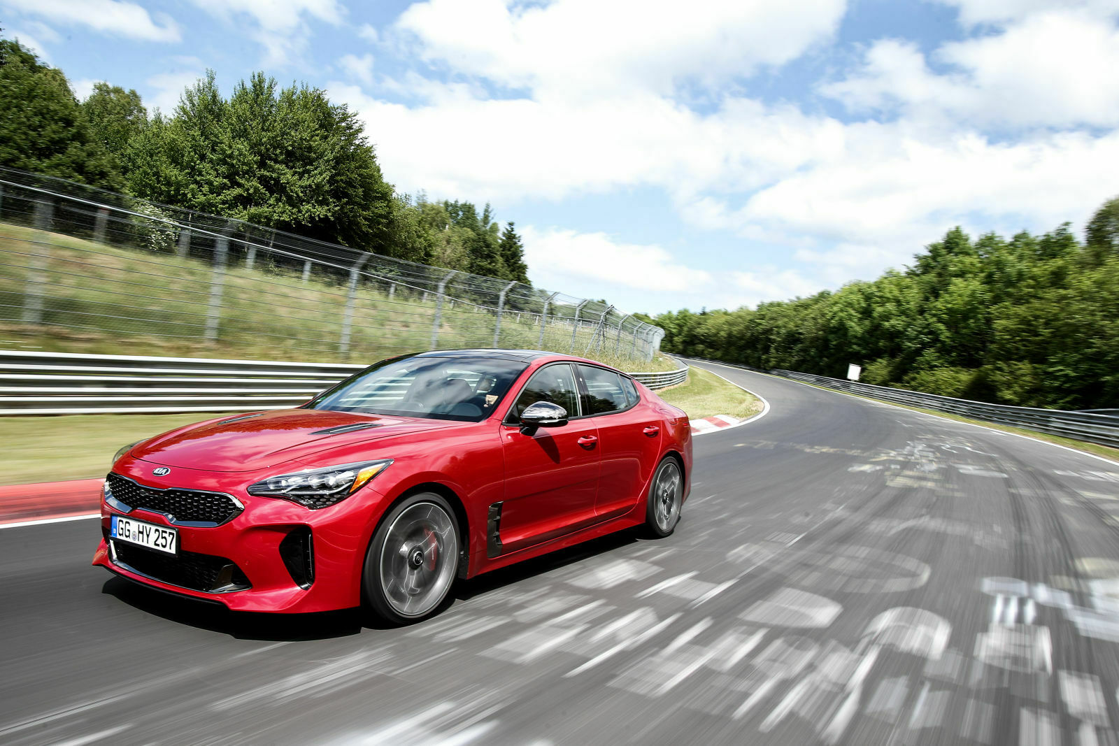 Kia Stinger (2017): Kurz vor der finalen Abstimmung durften wir den Kia Stinger auf der Nordschleife des Nürburgrings Probe fahren