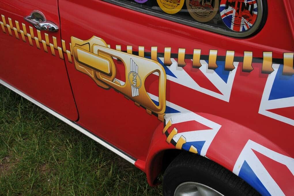 Was versteckt sich denn unter dem roten Lack? Die britische Flagge