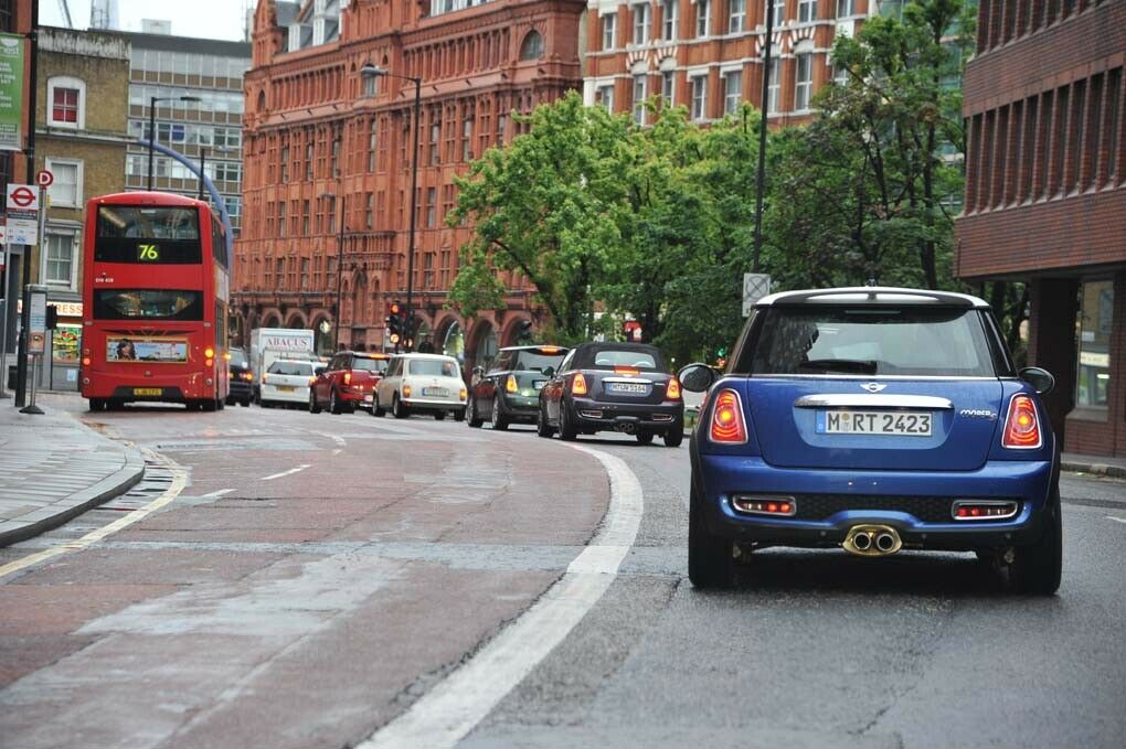 Die Mini-Kolonne erreicht nach einer Nacht auf der Fähre London
