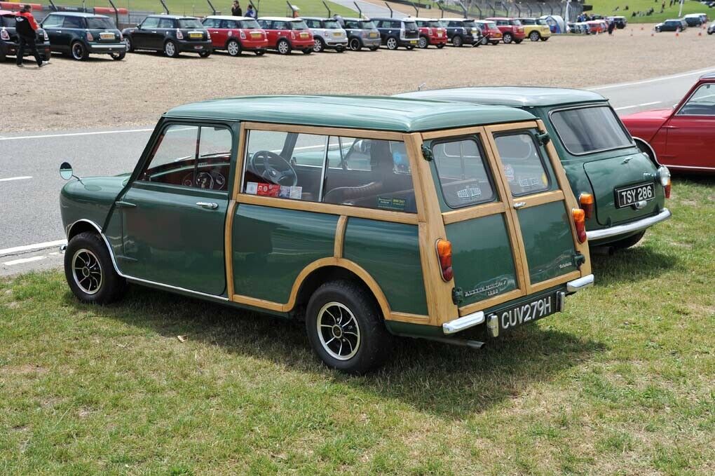 Ein Mini mit Holzleisten